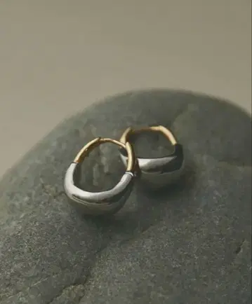 미사용 새상품 UNBEIGE 바이컬러 후프 귀걸이 야마다야