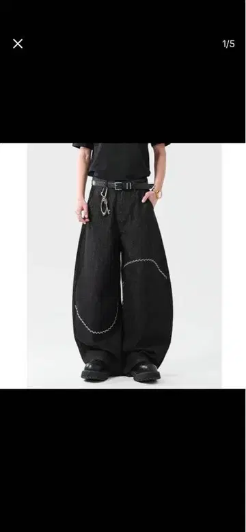 자수 장식 블랙 와이드 팬츠