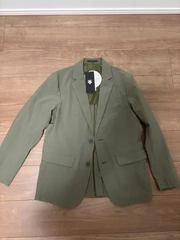 [ 미사용 새상품 ] 데상트 DESCENTE 테일러드 자켓 카키 M