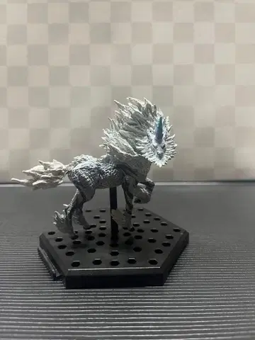 몬스터 헌터 기린 피규어