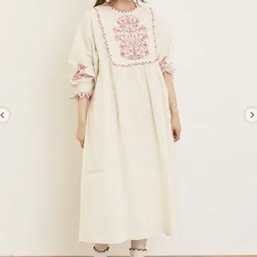 사만사 모스모스 배색 자수 원피스 아이보리