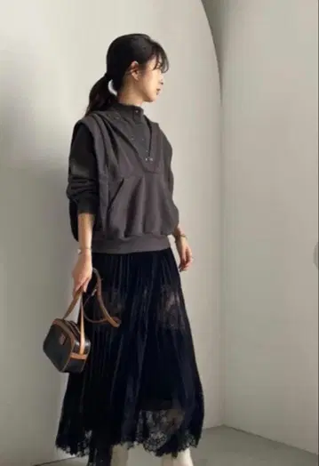 BIG SILHOUETTE LAYERED TOP