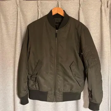 UNIQLO MA-1 플라이트 자켓