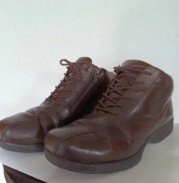 YONEX 브라운 가죽 하이컷 신발 파워크션 워킹