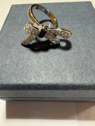 스와로브스키 리본 링