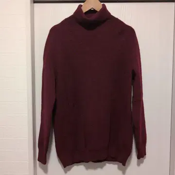 URBAN RESEARCH 버건디 터틀넥 니트