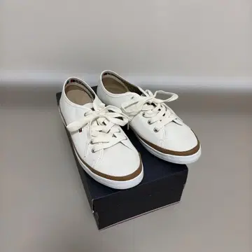 화이트 캔버스 스니커즈