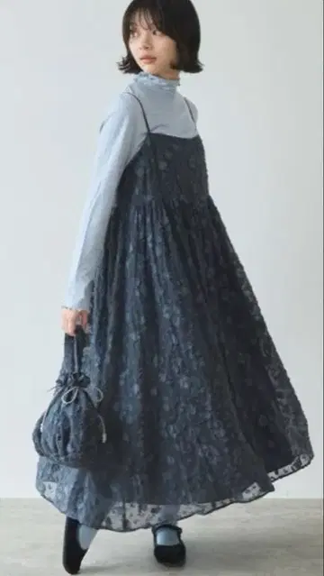 뷔르데사봉 춤추는 꽃 자카드 원피스 차콜