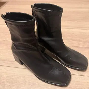 블랙 스퀘어토 부츠 중간 힐