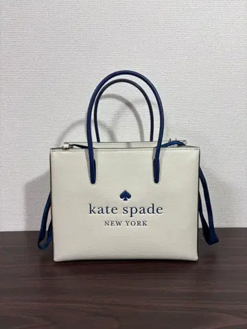 케이트 스페이드 숄더백 화이트/네이비