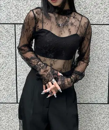 LVEU. 플레어 레이스 시어 탑 미사용 새상품