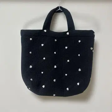 새상품 미사용 누비백 블랙 / 하트 무늬 바닥 있음