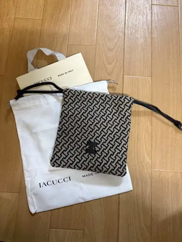 IACUCCI 모노그랑마 파우치 새상품급