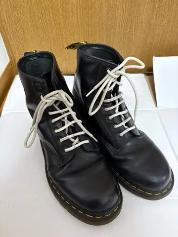 닥터 마틴 블랙 하이컷 부츠