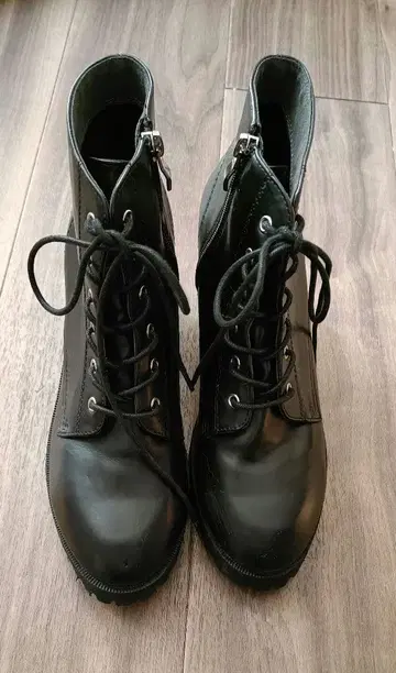 즉시 구매 가능 컨디션 최상 블랙 레이스업 부츠 숏 기장 L 사이즈