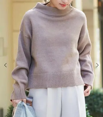 보틀넥 크롭 니트 르 쿠르 블랑 모카 베이지