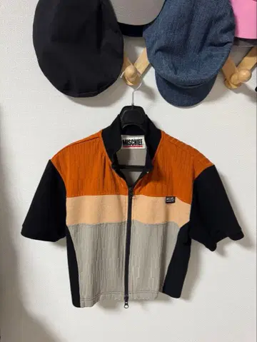 Mischief 지퍼 달린 반팔 크롭