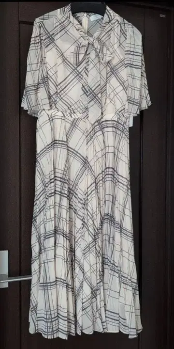 체크 무늬 반팔 원피스