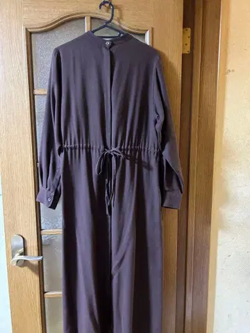 브라운 긴팔 원피스 드로우 스트링