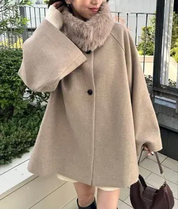 Chico 퍼 탈부착 케이프 코트