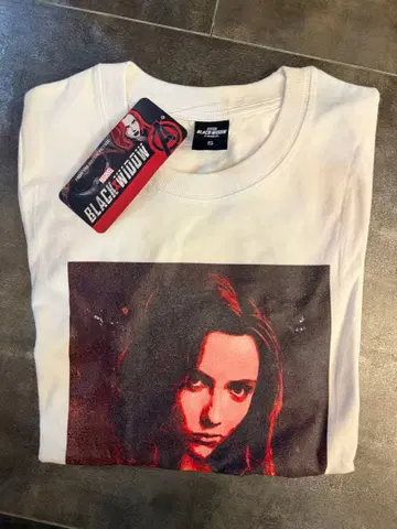 코믹콘 복권 티셔츠 S 사이즈 블랙 위도우