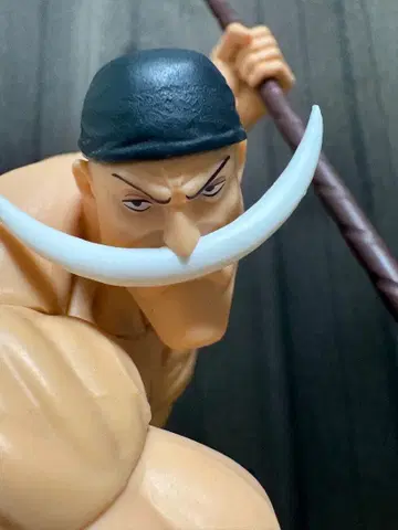 흰 수염 피규어