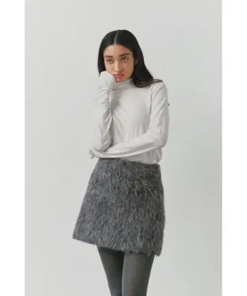 알리시아스탄 샤기 미니스커트