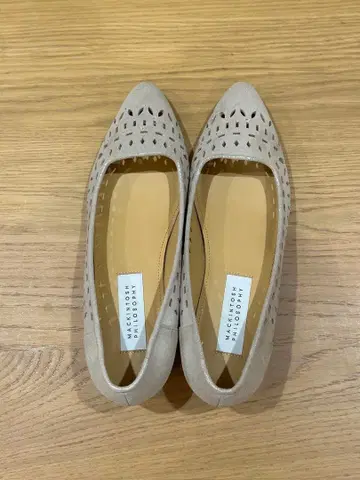 [ 새상품급 ] 매킨토시 철학 베이지 펌프스