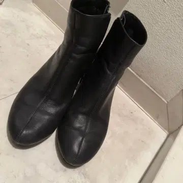 블랙 부츠 Ade Vivre