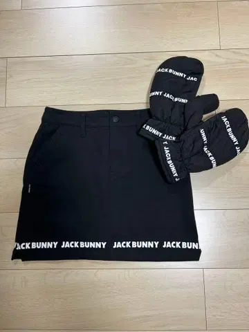 JACK BUNNY 블랙 스커트와 미튼 세트