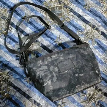 거의 미사용 그레고리 꽃무늬 올 패턴 숄더백 사코슈 가죽 손잡이