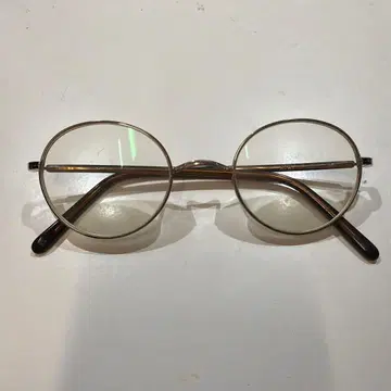 NEW. 실버 메탈 라운드 안경 케이스 포함