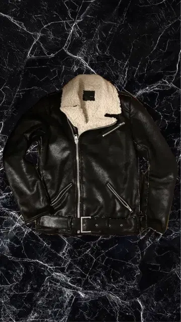 보아 카라 부착 블랙 가죽 라이더 자켓