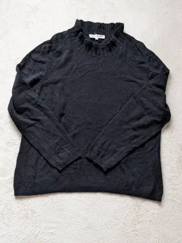 DANAPARIS 프릴 넥 긴팔 니트 46