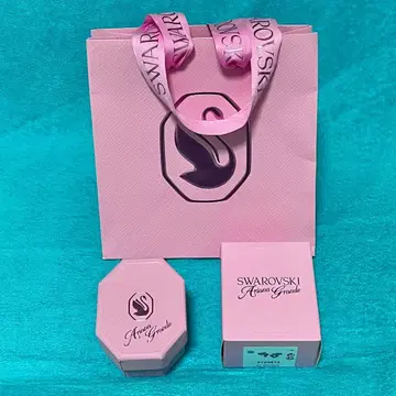 Swarovski 아리아나 그란데 쇼핑백 & 이어커프 박스