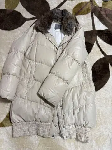 더블 스탠다드 클로징 베이지 다운 코트