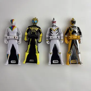 BANDAI 해적전대 고카이저 레인저 키 4개 세트 낱개 판매 불가