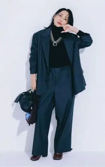 Cozue Ninomiya 다크 그레이 테일러드 자켓