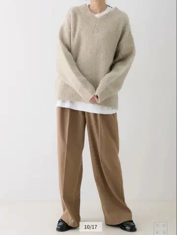 STATE OF MIND 베이지 V넥 니트 헨미 에미리 착용