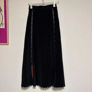 RISLEY 블랙 플리츠 스커트