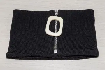 J.W. ANDERSON 블랙 니트 넥워머