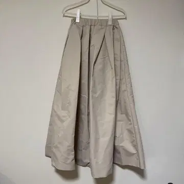 베이지 플레어 롱 스커트