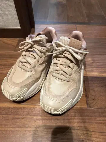 PUMA x EMMY 핑크 베이지 통굽 스니커즈