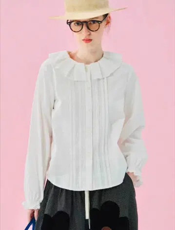 봄 나들이에 귀여운 프릴 탑 데이트나 여자 모임에 추천 심플