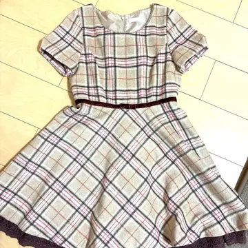 브라운 계열 체크 반팔 미니 원피스
