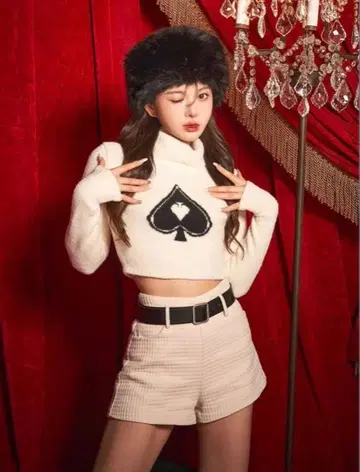 Darich 스페이드 터틀 니트탑