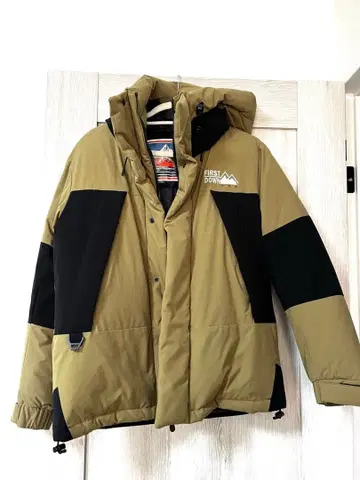 FIRST DOWN 후드 부착 다운 자켓