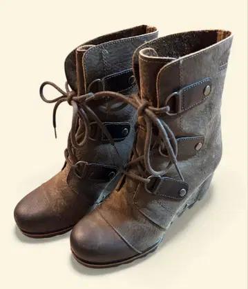 SOREL 다크 브라운 웨지 부츠