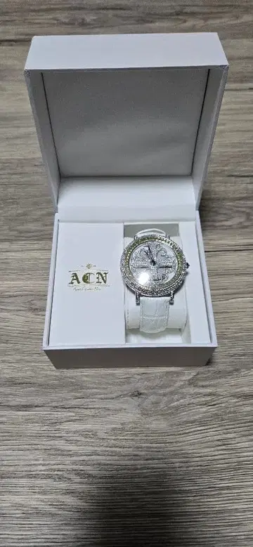 AnneCoquine 화이트 손목시계