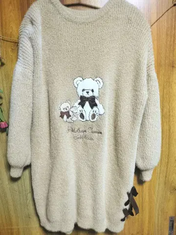 Amavel 곰 자수 베이지 오버 사이즈 니트